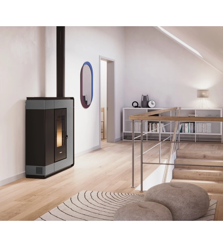 Stufa a pellet slim canalizzata ermetica freepoint "arco 9" titanium 8,5 kw con wi-fi