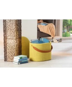 Pouf giallo con contenitore e maniglia in ecopelle, 42x30x36cm