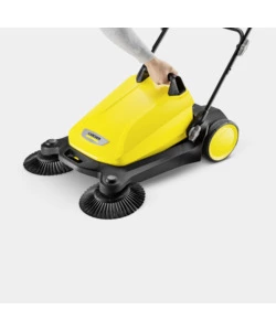 Spazzatrice manuale karcher s4 con una spazzola laterale